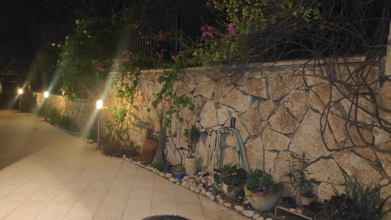 בית האומנים Artist Home Neve Ilan Ngoại thất bức ảnh